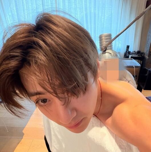 BTS’ V Gives Fans a Glimpse Into His Life on Tour — and a Tattoo Session Steals the Spotlight